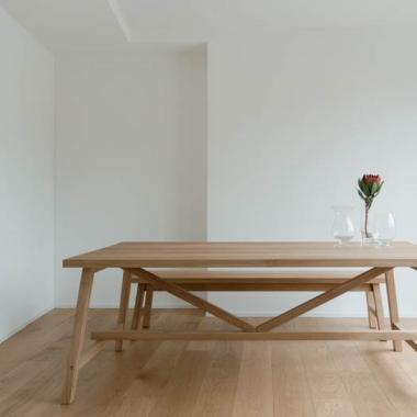 The Piazzalunga table, the Selvapiana bench in solid oak and the Soglino low table for the project "